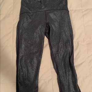 LuLuLemon train times crop